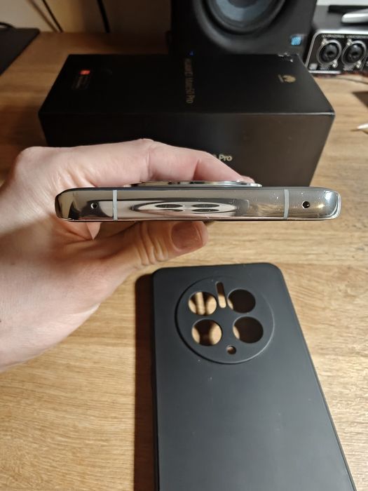 Huawei Mate 50 Pro cu card SD