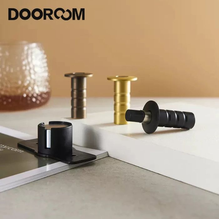 Магнитный дверной стоппер