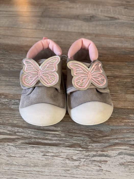 Бебешки пантофи + подарък
