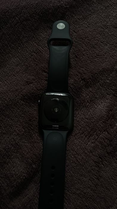 Apple watch SE.