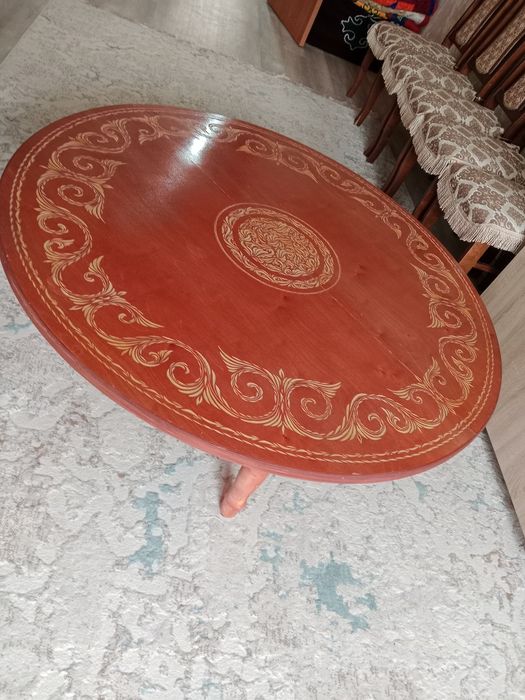 Продам круглый стол