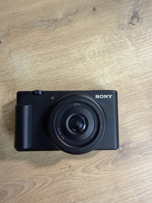 Камера для блогов Sony ZV-1F (б/у, отличное состояние)