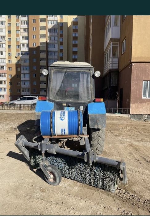 Трактор МТЗ щетка.Аренда трактор.Трактор