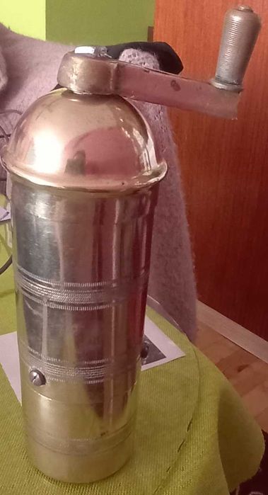 Мелничка за черен пипер, месинг