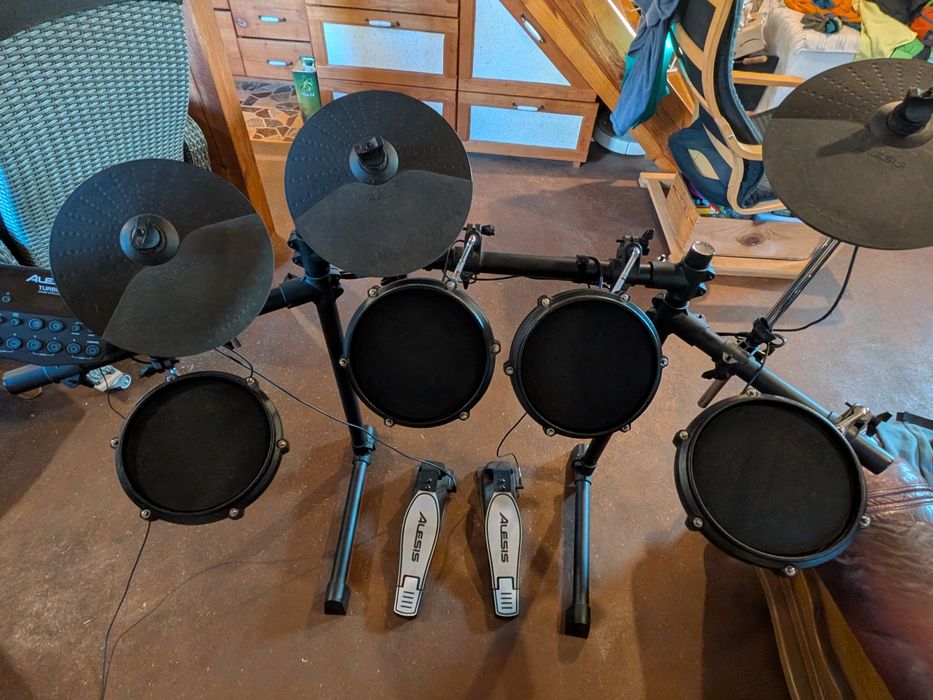 Alesis turbo mesh kit черен комплект електронни барабани