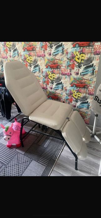 Кресло и кутишка