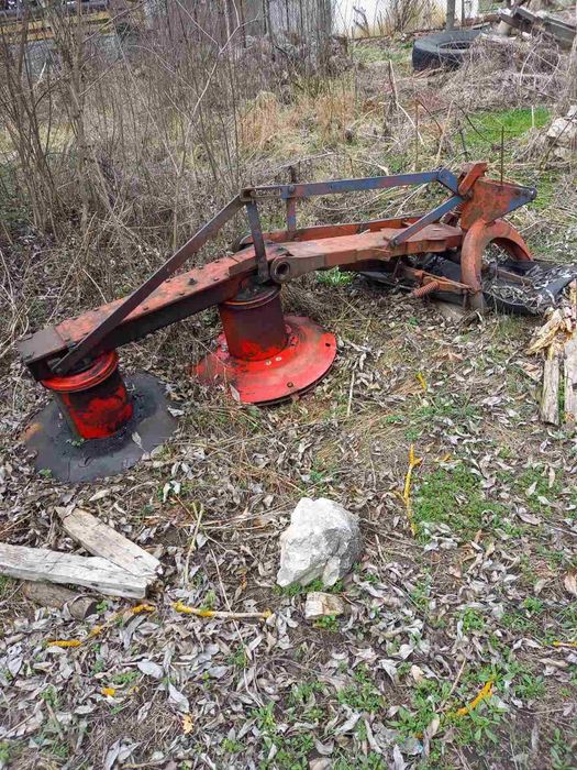 Трактор мтз 80 и прикачен инвентар