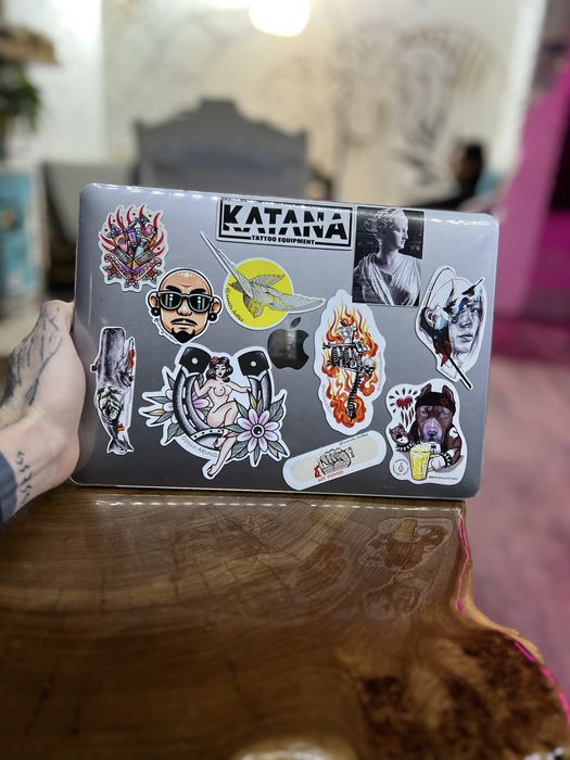 MacBook air m1 256gb + оригинальная мышка от эпл