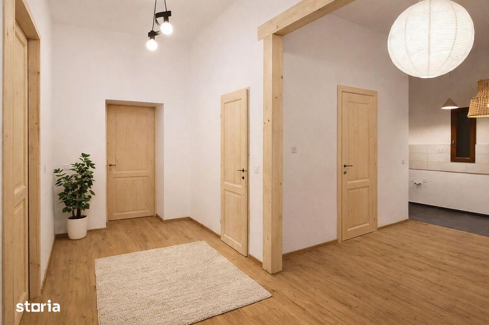 De vânzare apartament 3 camere, renovat, zonă semicentrală — fotografia 3