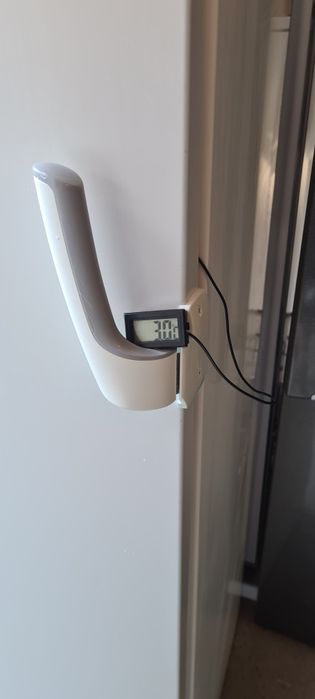 Хладилник с вентилатор Electrolux ERE38400W  180см А+