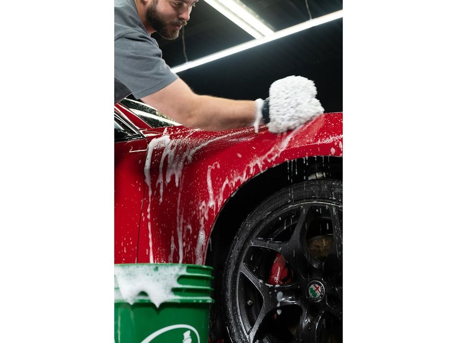 Sampon auto concentrat pentru luciu si spalare manuala Turtle Wax Zip Wax 1.5 Litri, cu ceara protectoare, pentru 50 spalari