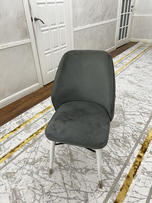 Стулья 8 штук 4000 тг