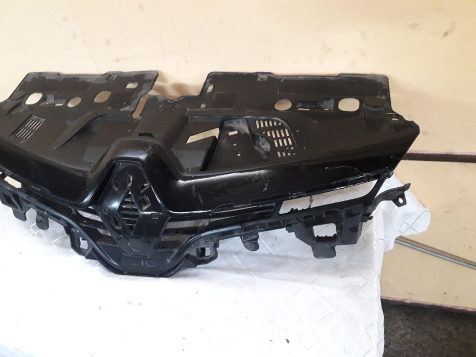 grila radiator renault clio 4 2013