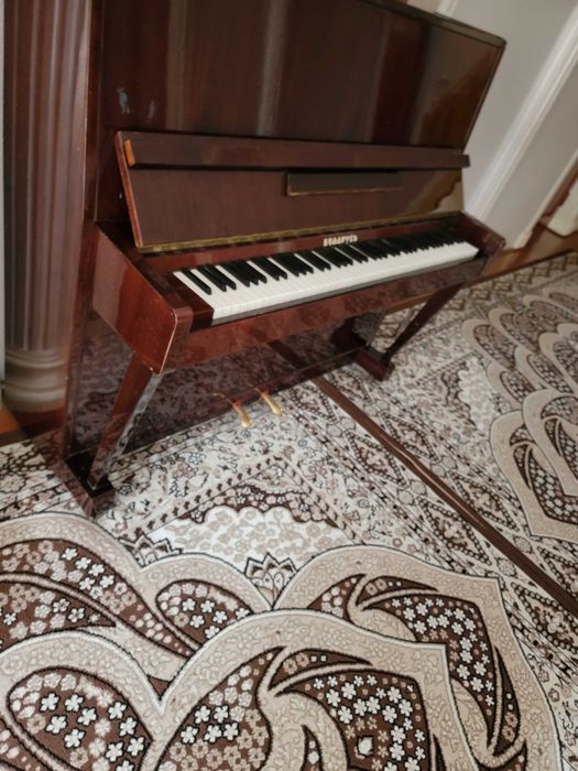 Piano bilarus pianina