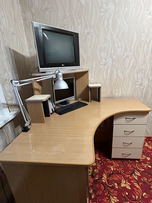 Стол письменный угловой