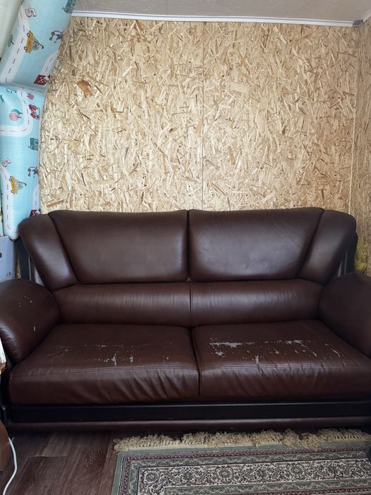 Кожаный диван + кресло (комплект) раскладной