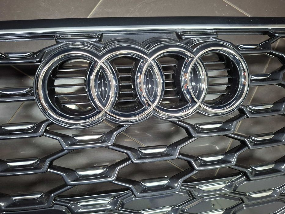 83F853651C Нова Оригинал S Line решетка Audi Q3 83F 2018-