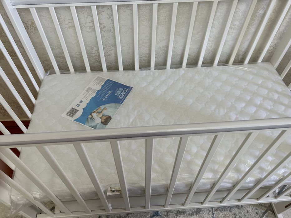 Ұсталмаған, жап-жаңа манеж төсегімен