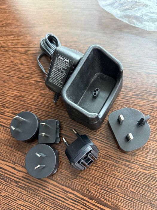 Nou! Incarcator Shaver Andis