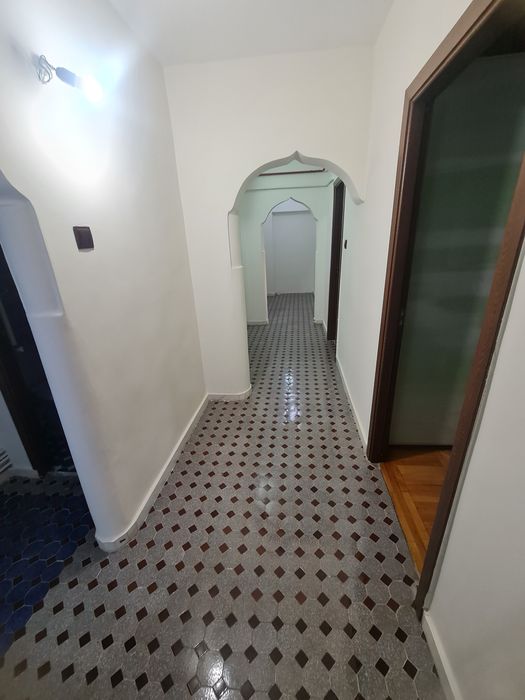 Vind 4camere etaj 1  strada anghel salygni