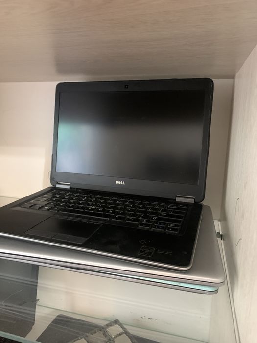 Ноутбуки разных моделей.