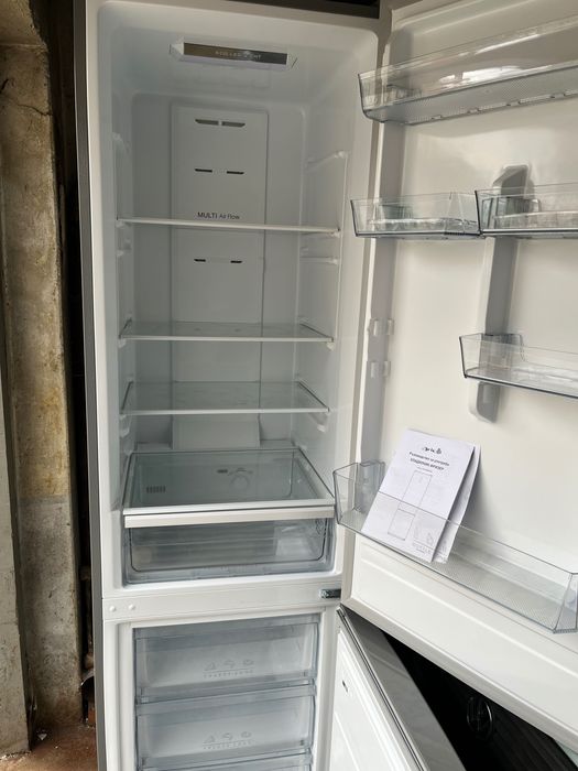 Хладилник с фризер в гаранция 330 л