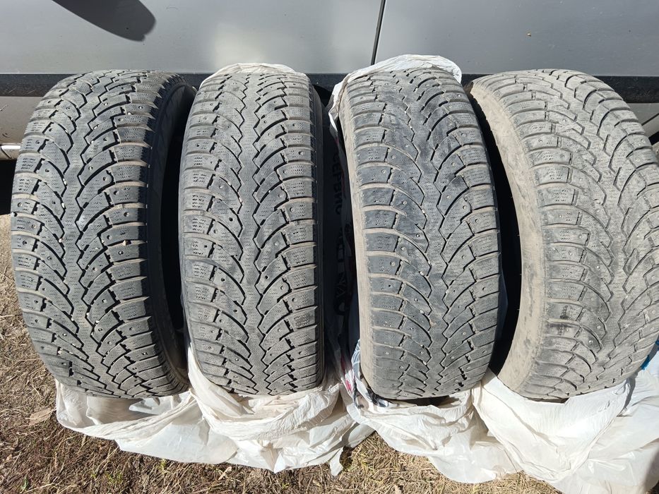 Продам шины 215/60/16 всесезонные Pirelli.