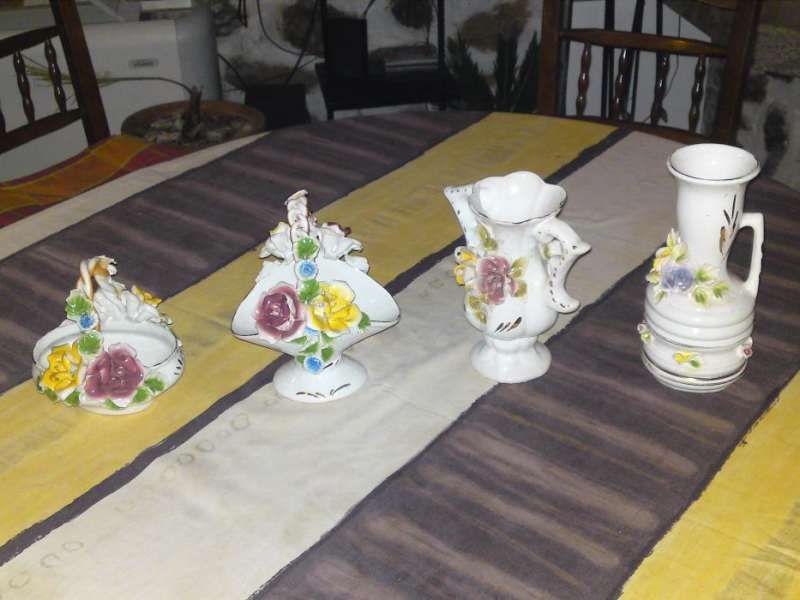Продавам порцеланови канички с рози и цветя
