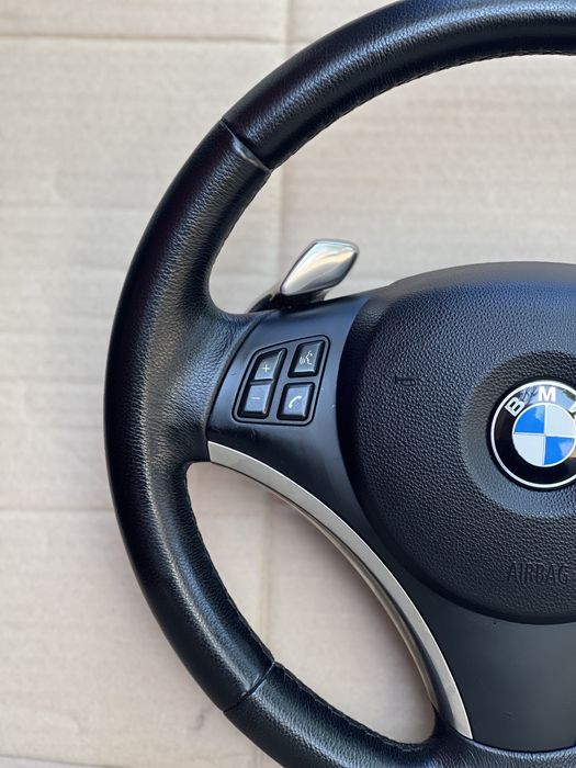 Bmw e90,e91,e92,Е87 SportLine волан с Пера в много добро състояние.