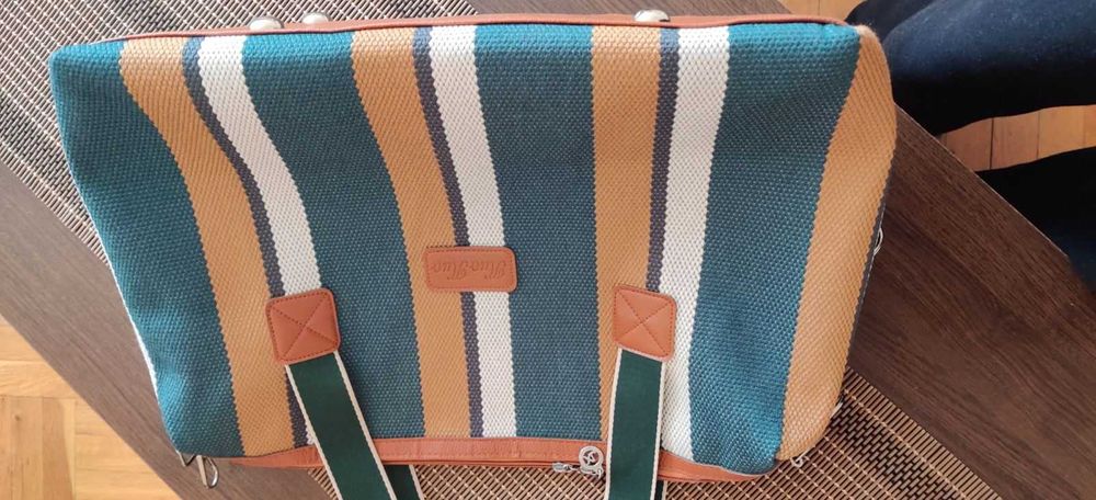 Модерна пътна чанта на раета