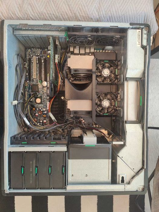 Workstation HP Z800 2x Intel Xeon 6-Cores X5620 2.4 GHz, 24 GB DDR3