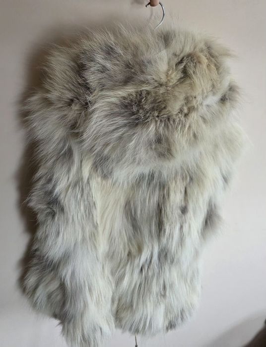 Елек от лисица  с връзки и качулки