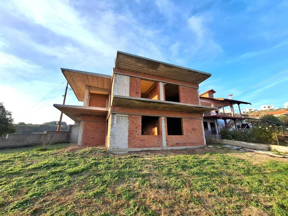 Продава 2 ет строеж 210 м2 с двор 300 м2 в Акти Неон Кердилион, Гърция