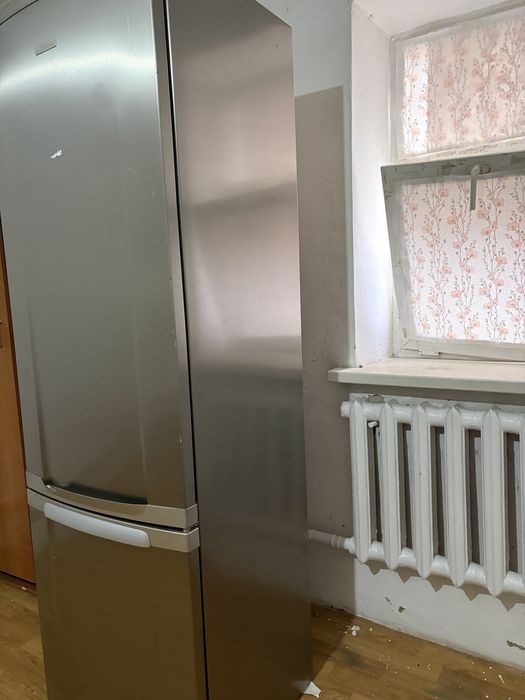 Продаю холодильник на запчасти