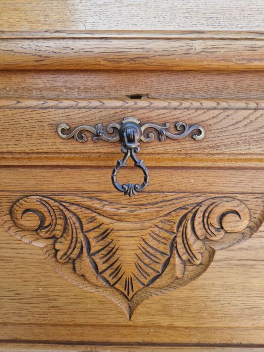 Старо писалище + шкафче