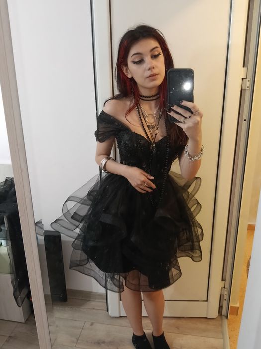 Абитуриентска рокля