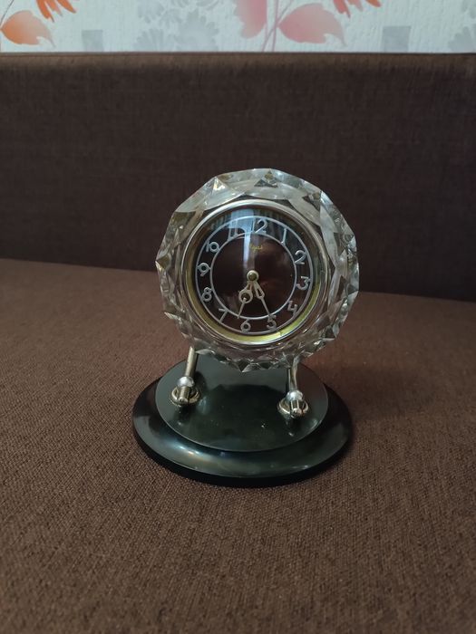 Продам настольные часы