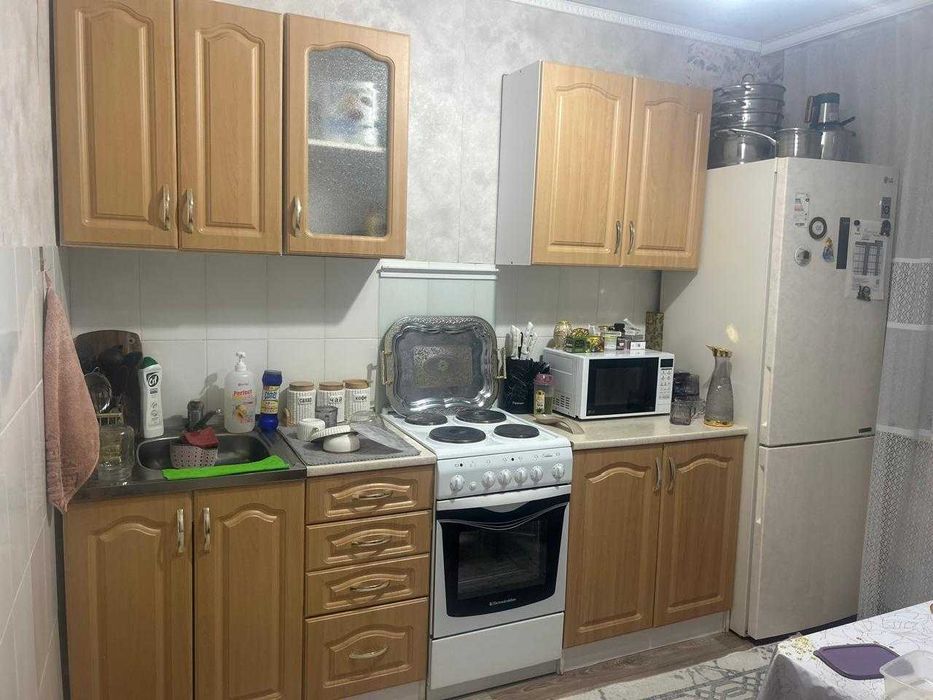 Продам Кухонный горнитур