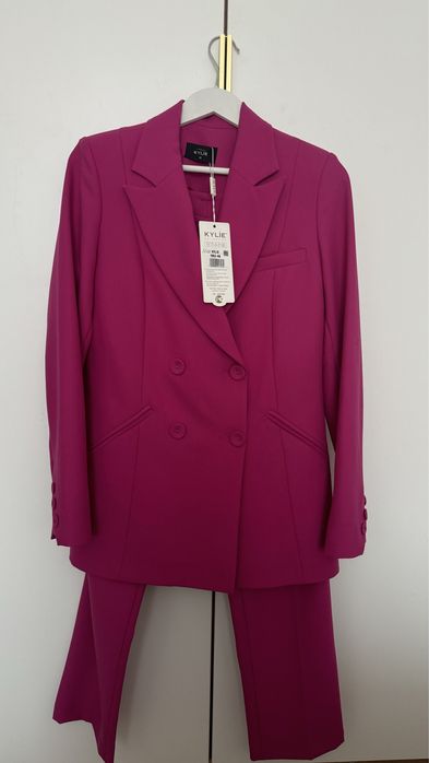 Продаю брючный костюм фирмы Kylie