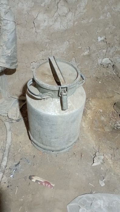 Канистры разные пластмассовые