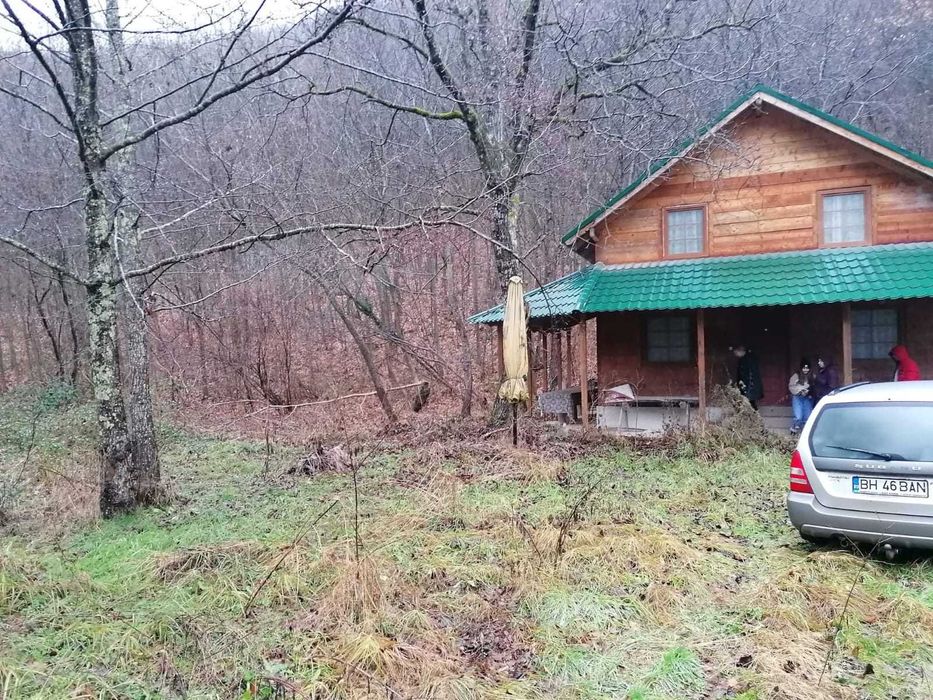 Vand cabana de lemn la Dezna, statiunea Moneasa, in Jud. Arad