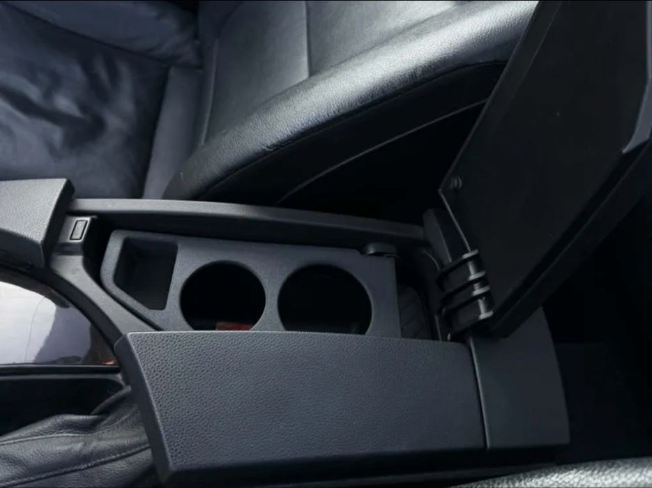 Suport de pahare BMW E60 / E61 pentru cotiera