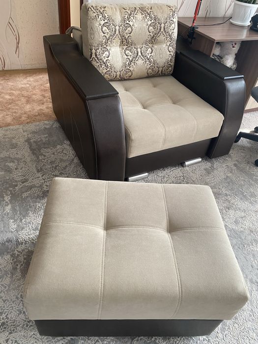 Продам кресло-кровать. В хорошем состоянии.Еще есть стол+шкаф