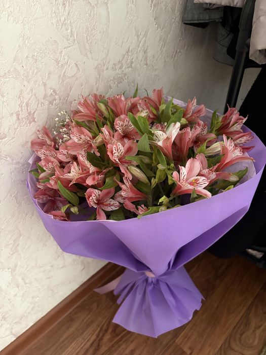 Цветы розовые свежие