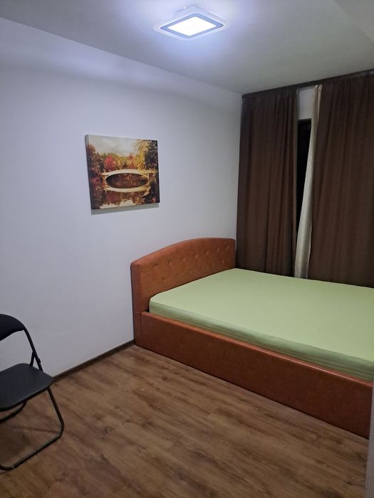 Închiriez garsonieră.