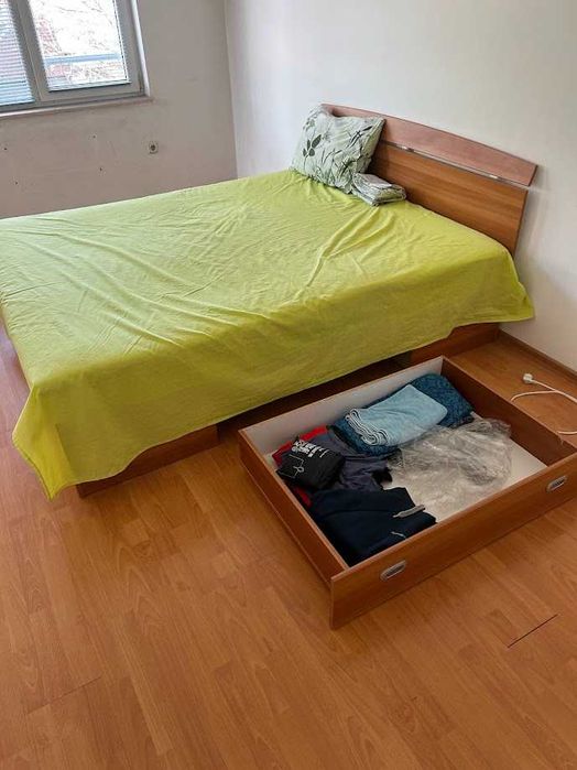 Спалня 200х160 с матрак и чекмедже