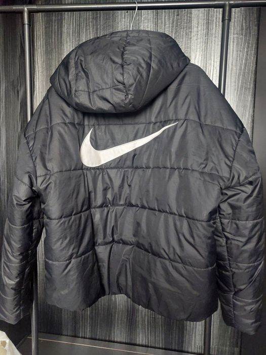 Яке Nike- черно .