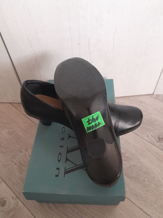 Продам туфли новые