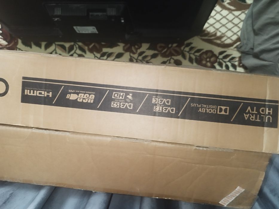 Телевизор 43  Smart tv без рамочный 4k Dolby digital plus