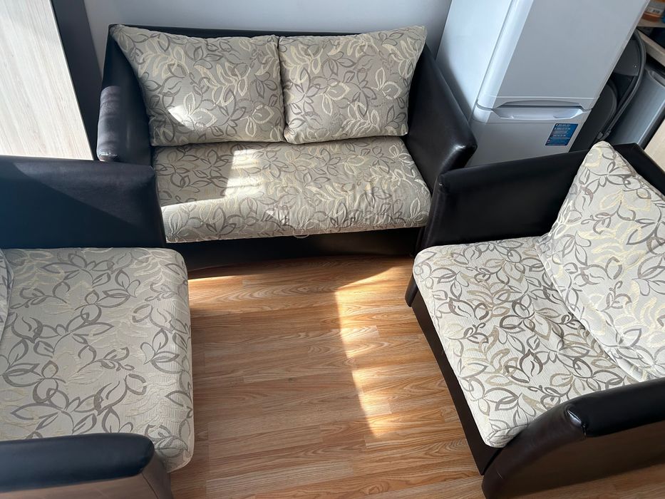 Разтегателен диван и два разтегателни фотьойла